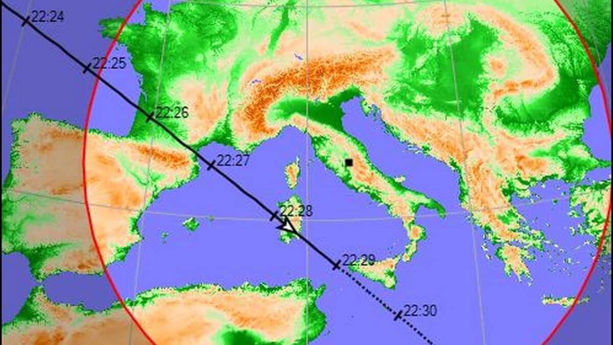 La mappa col passaggio della Stazione Spaziale Internazionale (ISS) sull'Italia del 23 luglio 2026. Credit: heavens–above.com