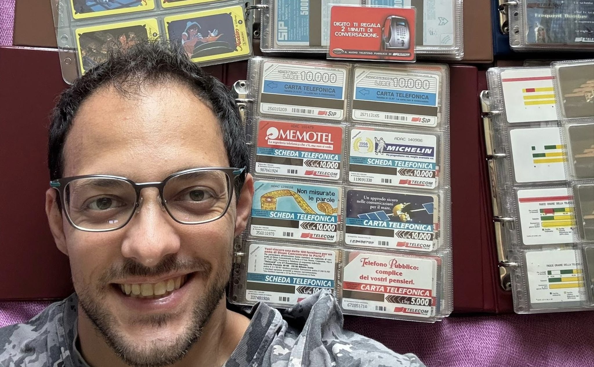 Andrea, la collezione di schede telefoniche: “Per una sola offerti 3.500 euro. Ho un prototipo del Vaticano”