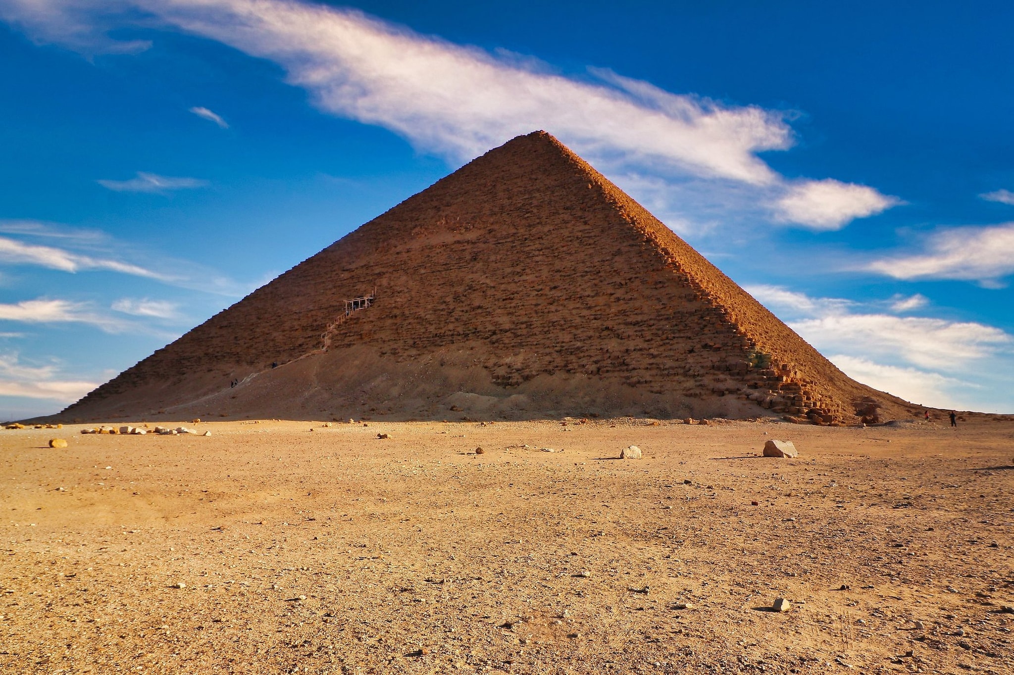 La Piramide Rossa in Egitto nasconde un segreto idraulico da 4.500 anni: un nuovo studio svela come fu costruita