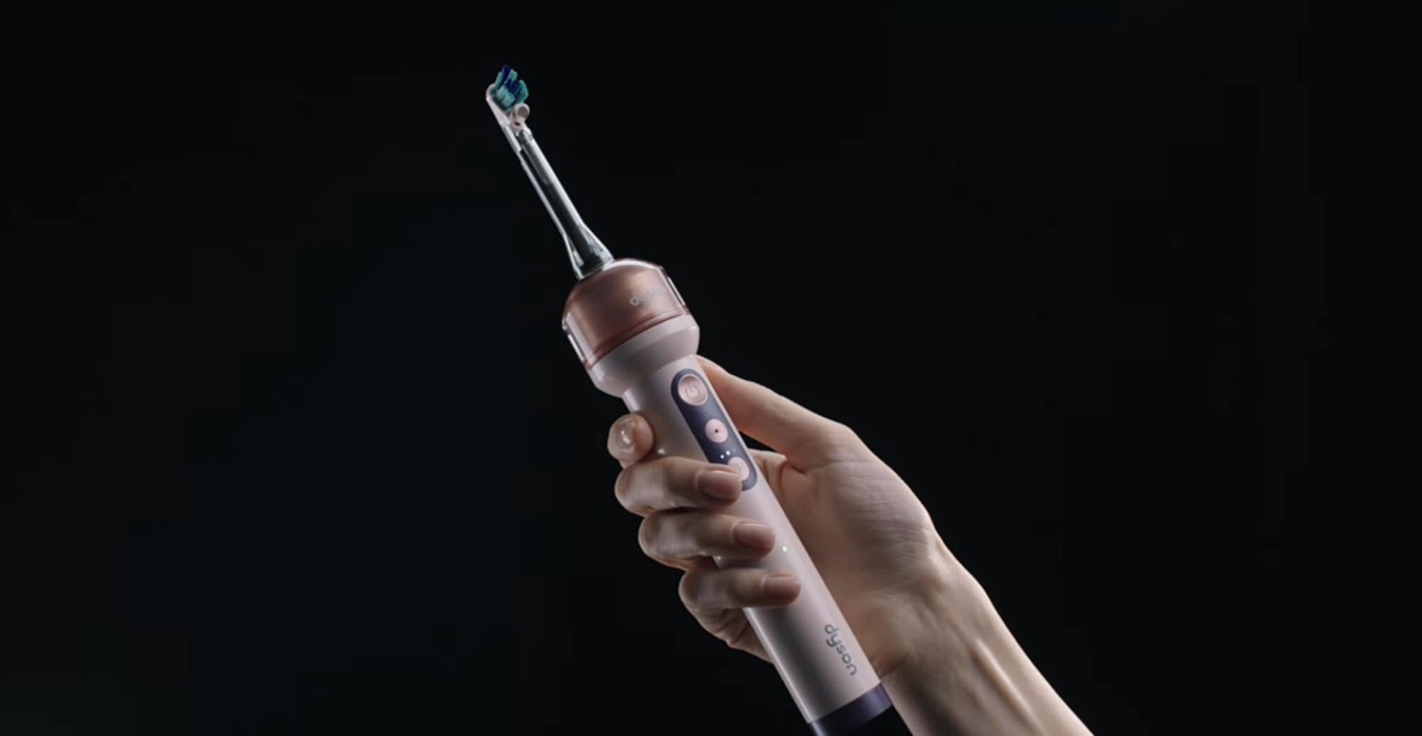 Perché Dyson vuole farci pagare uno spazzolino 500 euro: "Prodotto top, ma non rimpiazza il filo interdentale"