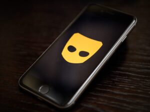 Grindr patteggia per la condivisione illecita di dati sierologici
