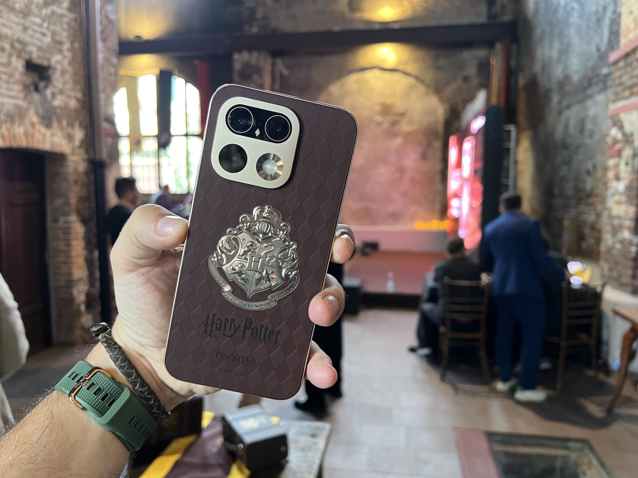 Arriva il primo telefono dedicato a Harry Potter: in Italia i pezzi sono limitati