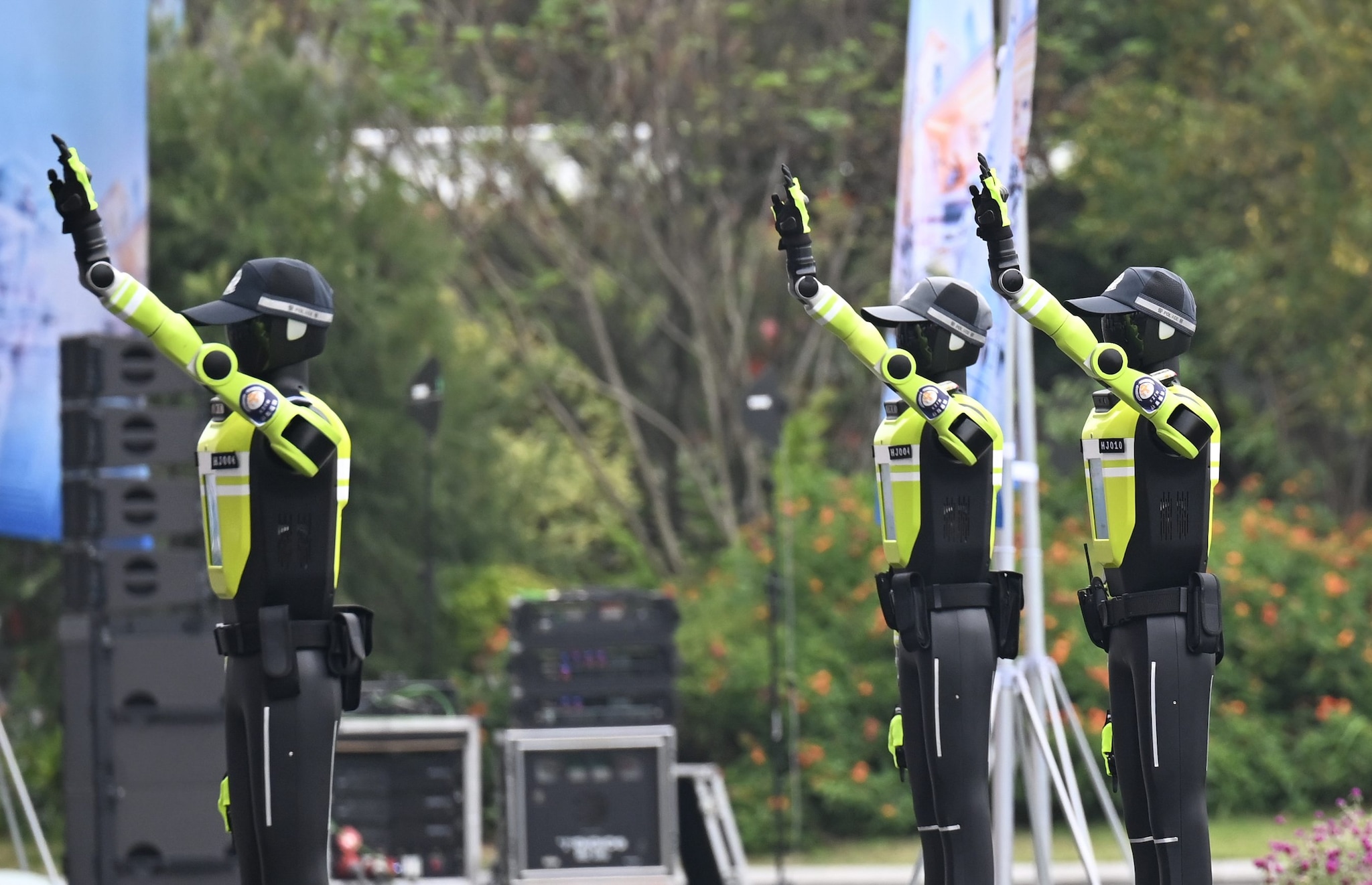 Robot vigili in Cina stanno diventando virali: come funzionano, stanno diventando sempre più intelligenti