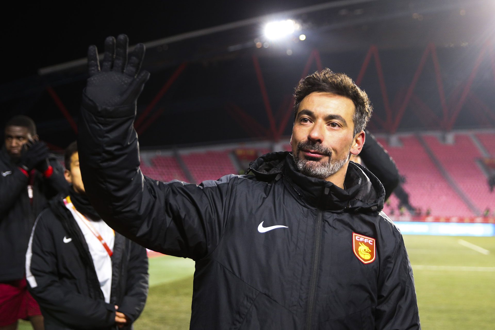 Cos’è l’ipomania e come si manifesta la malattia di Lavezzi: le crisi e il “tremore” che preoccupa i social