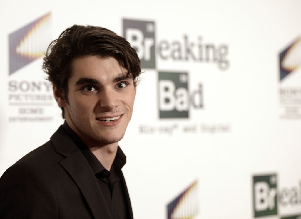 Cos’è la paralisi cerebrale infantile, il disturbo neurologico dell'attore di Breaking Bad RJ Mitte
