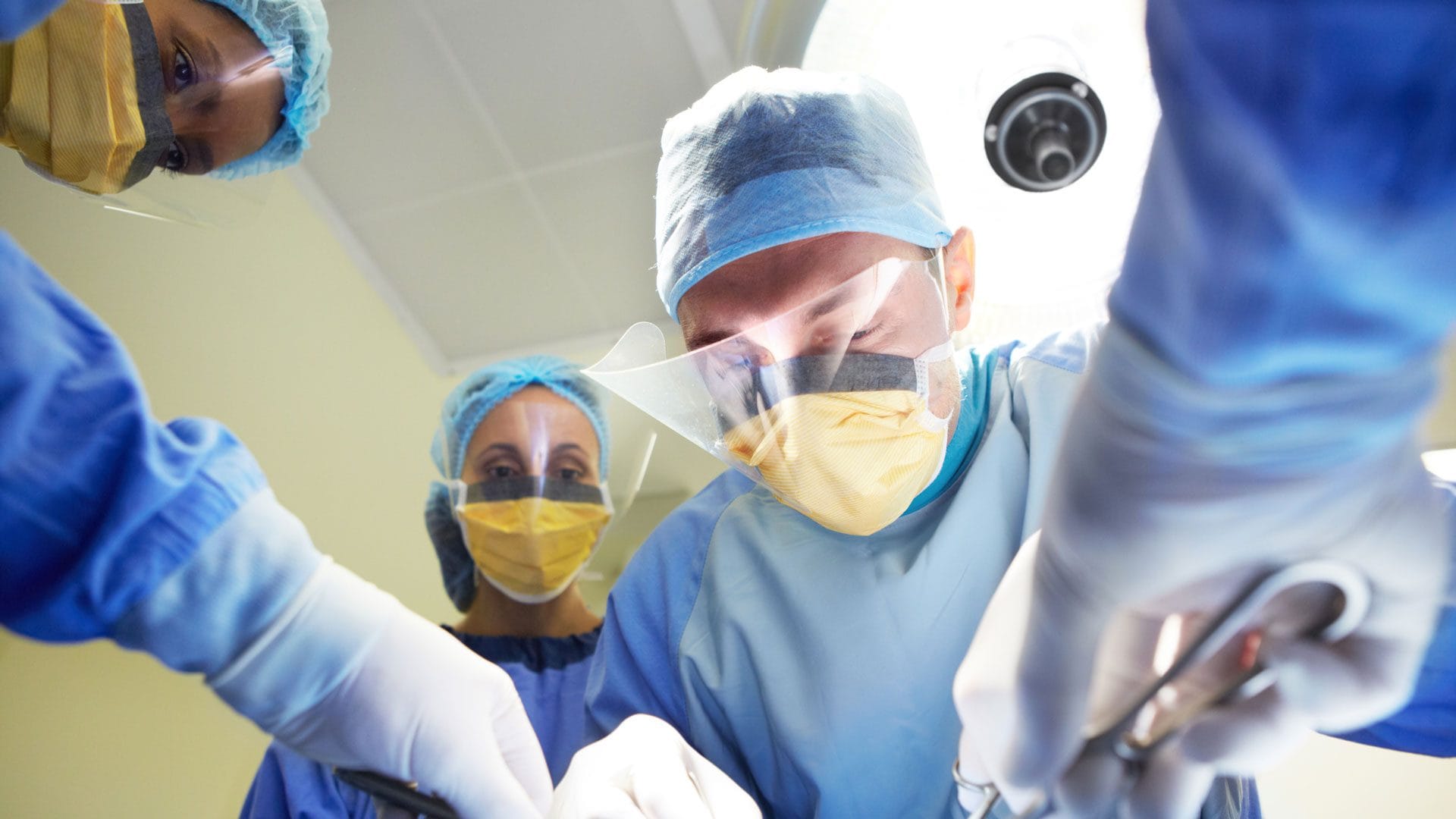 Una massa nell’addome fa pensare a un fibroma, ma è una garza dimenticata 46 anni prima