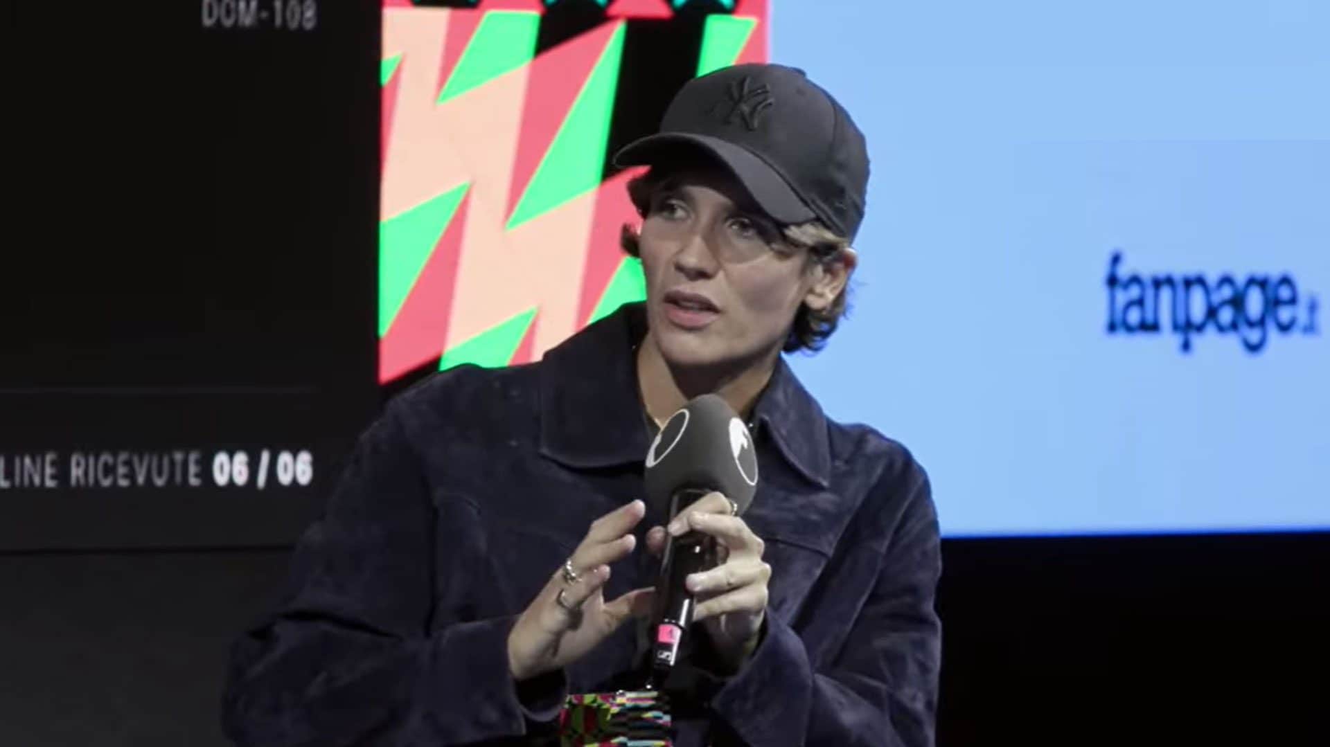 “Sono finita in un video IA dove vendevo integratori”: Minerva Salute si racconta al Rumore Festival di Fanpage.it