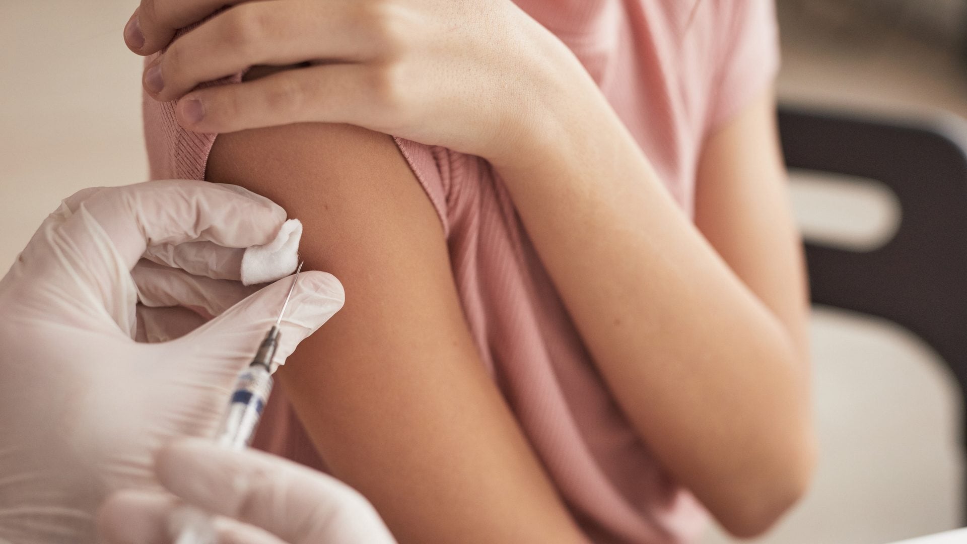 Vaccino anti cancro a mRNA abbatte rischio di recidiva o morte per melanoma, Ascierto: “Nuova era per oncologia”