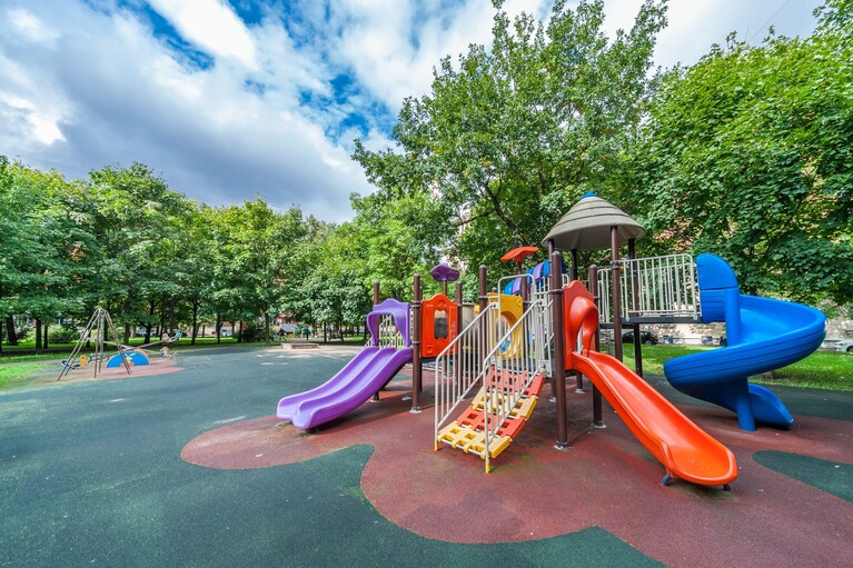 Parco giochi in estate