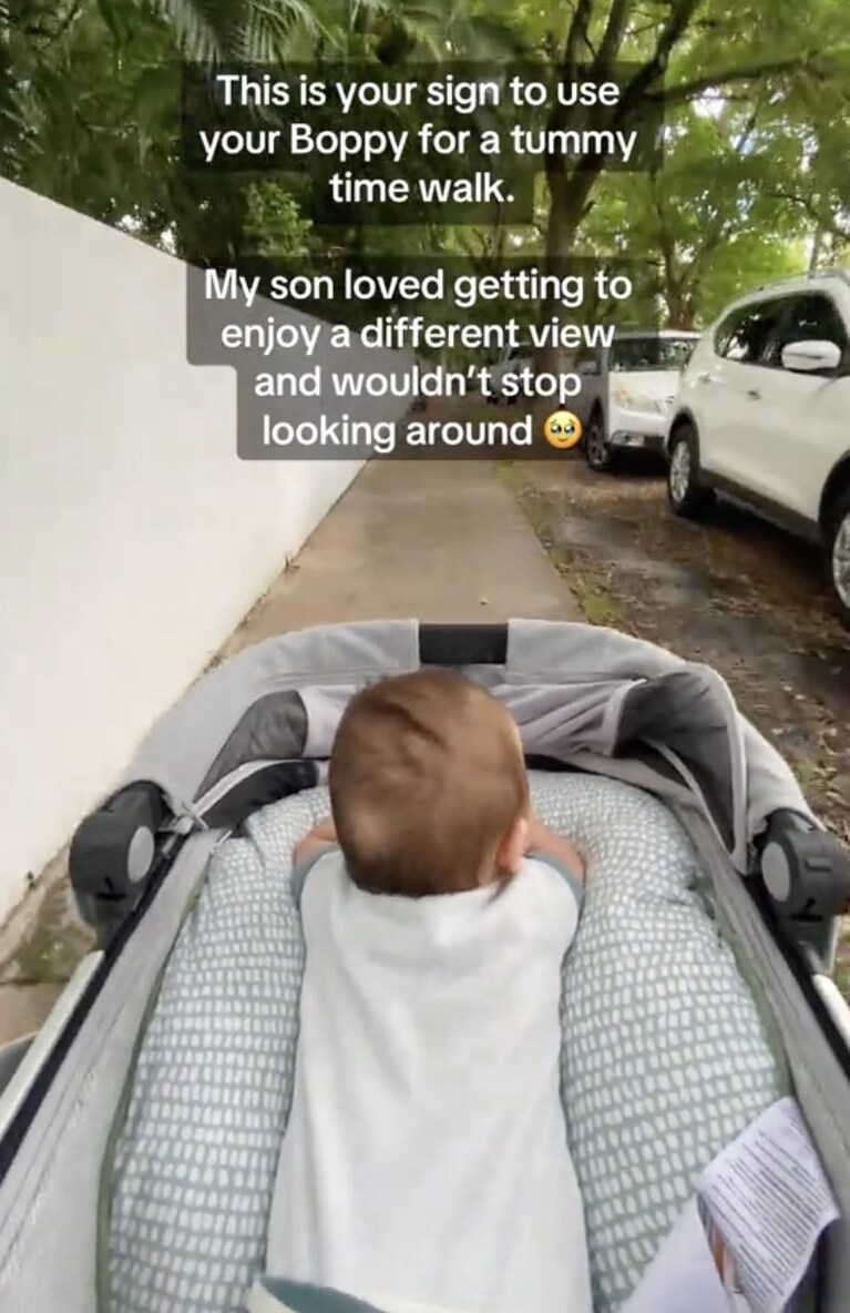 Il particolare POV che mostrava il tummy time del bebè sul passeggino