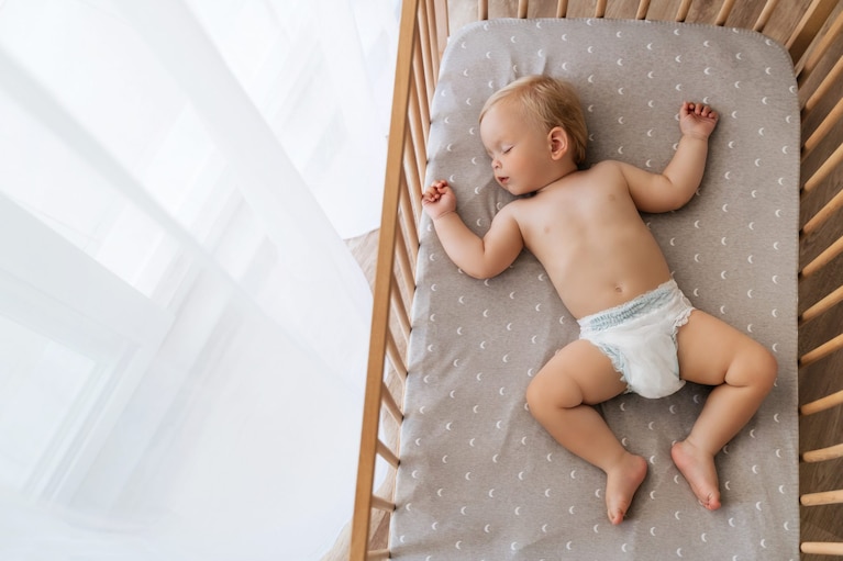 neonato dorme con il caldo