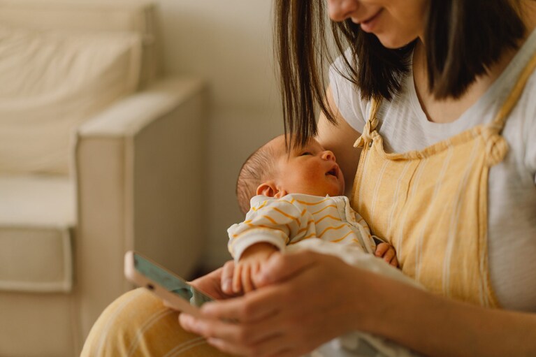 Neomamma e smartphone