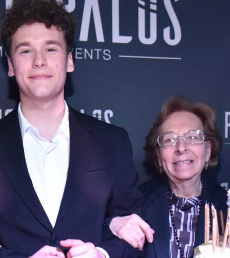 Andrea con la nonna Emilia.