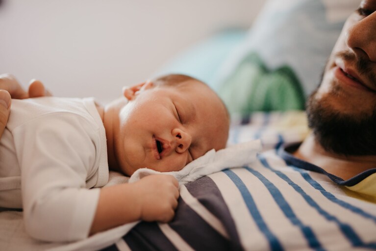 bimbo dorme
