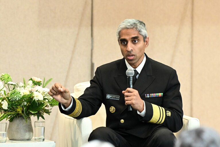 L'US Surgeon General Vivek H. Murthy.
