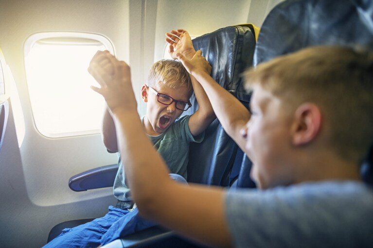 Bambini in aereo