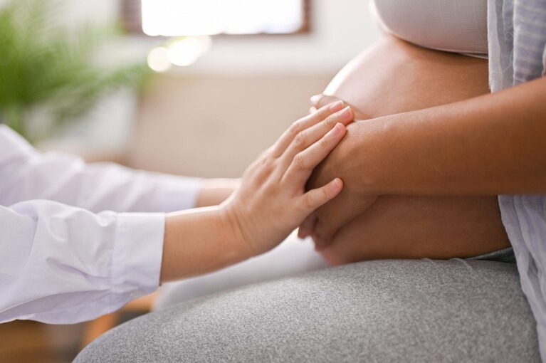 medico e donna incinta