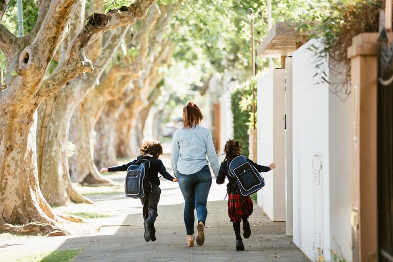 "Mettere fretta ai figli non li rende più ansiosi": il consiglio dell'esperta