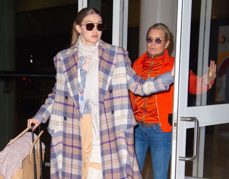 Yolanda Hadid e la figlia Gigi.