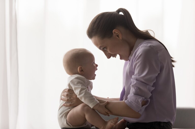 mamma e bambino parlano