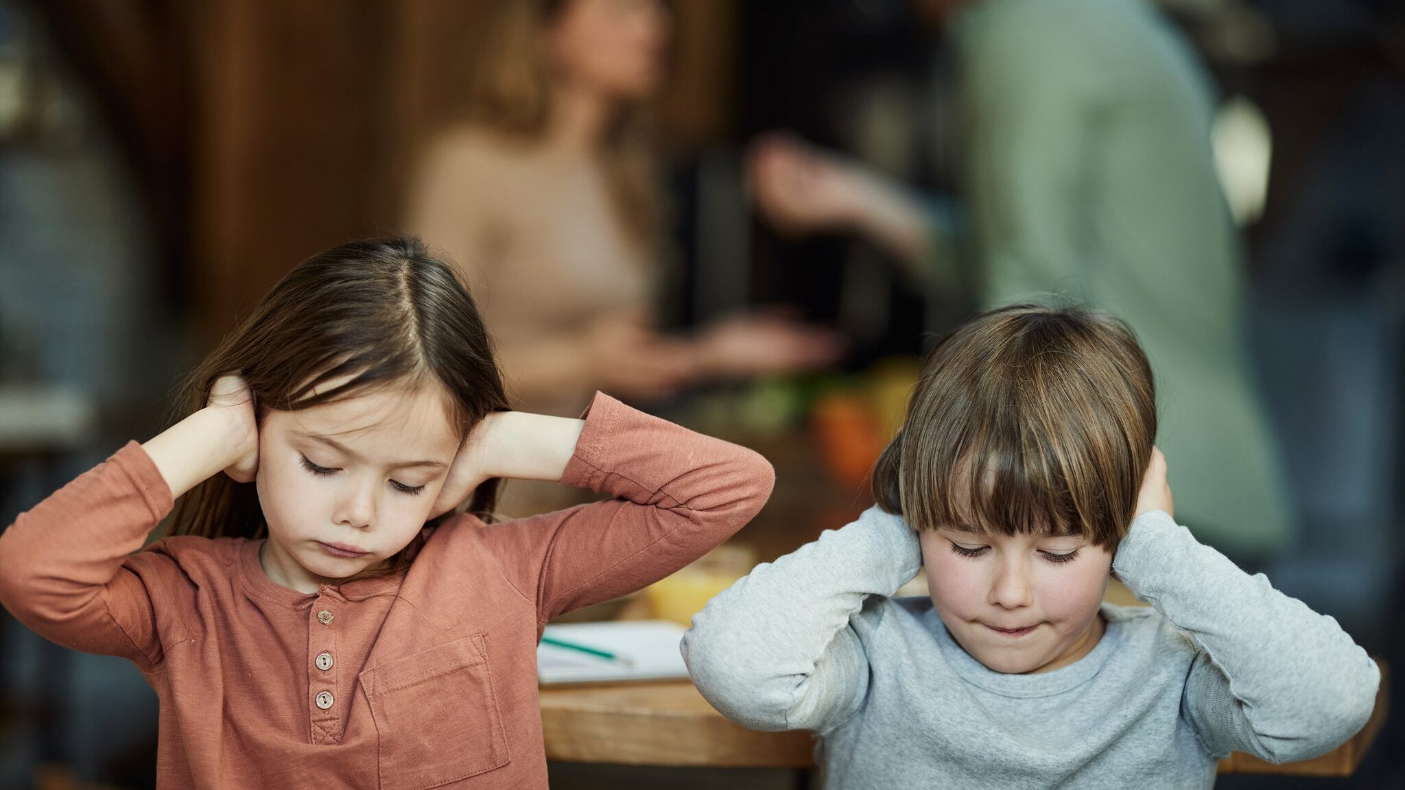 Dire parolacce davanti a i figli: gli esperti spiegano come rimediare quando accade
