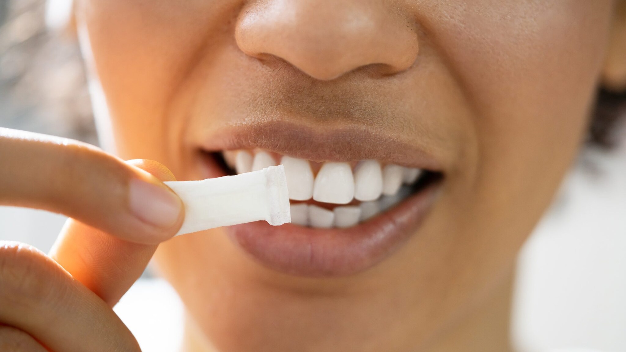 Masticare una gomma potrebbe ridurre il rischio di parto prematuro