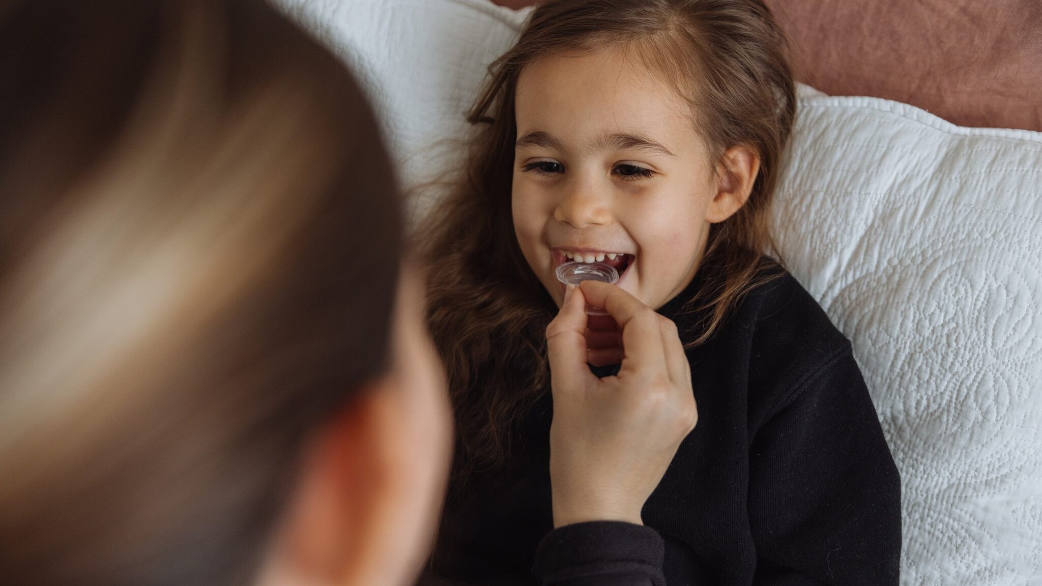 Dare cioccolato ai bambini per calmare un capriccio non è una buona idea: uno studio spiega perché