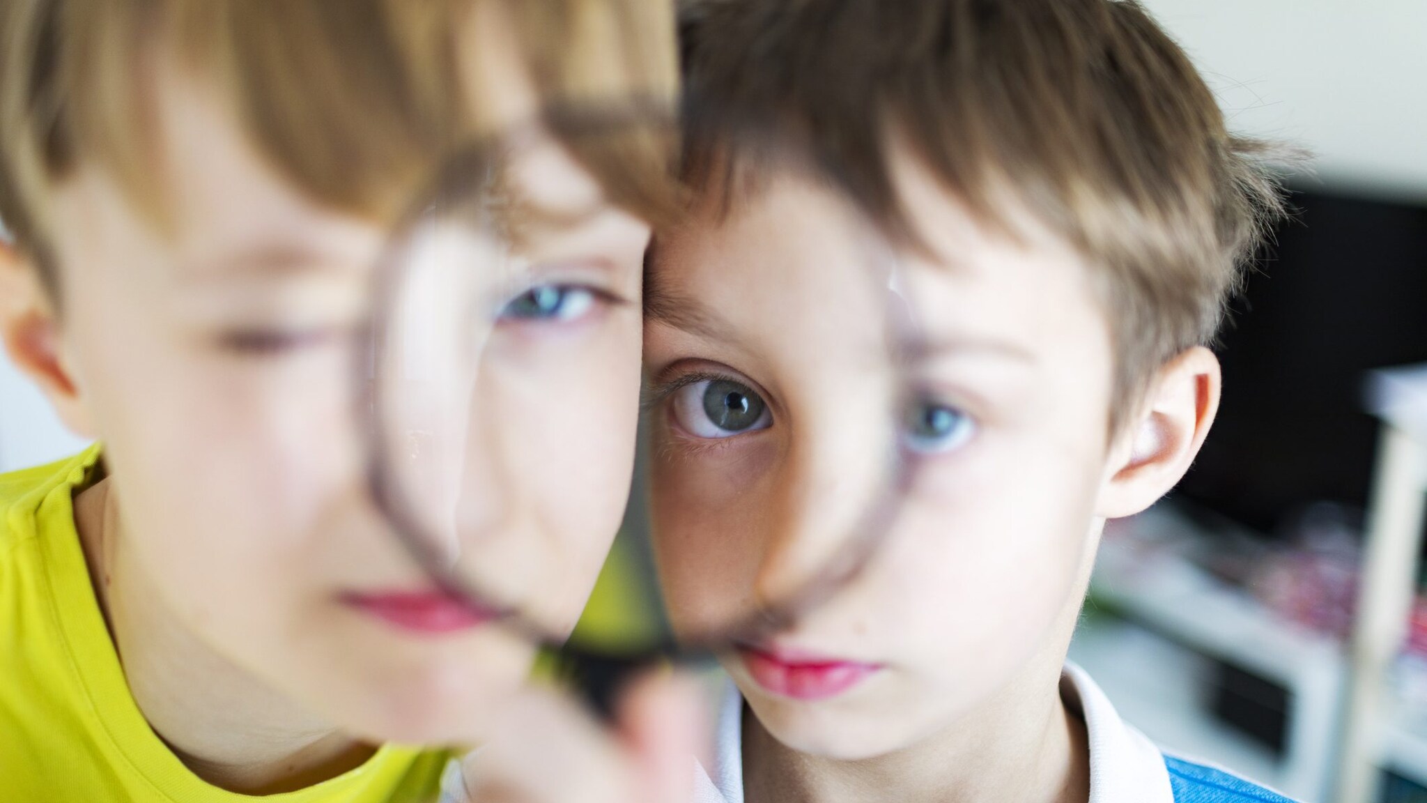 Insegnare il pensiero critico ai bambini: i 5 consigli fondamentali secondo la filosofa