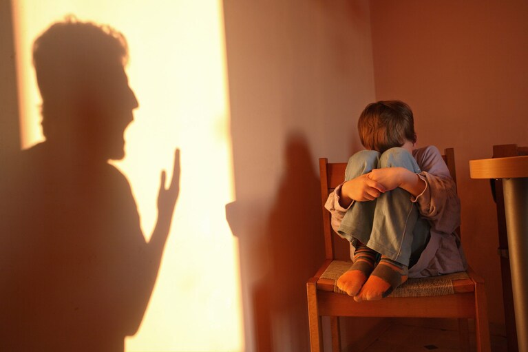 bimbo subisce violenza