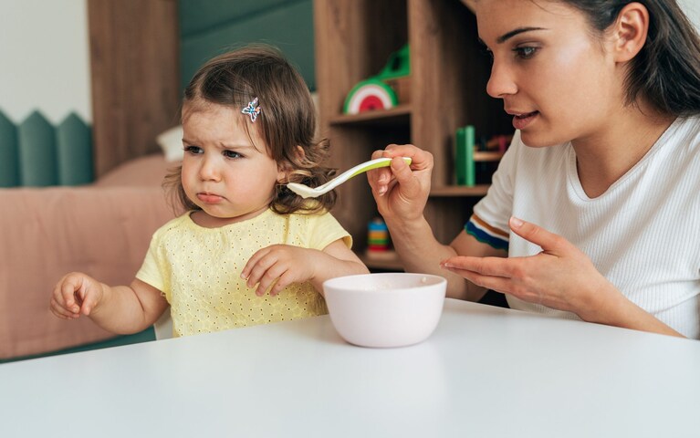 bimba non vuole mangiare