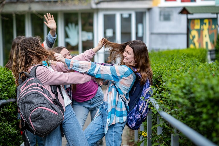 ragazze litigano
