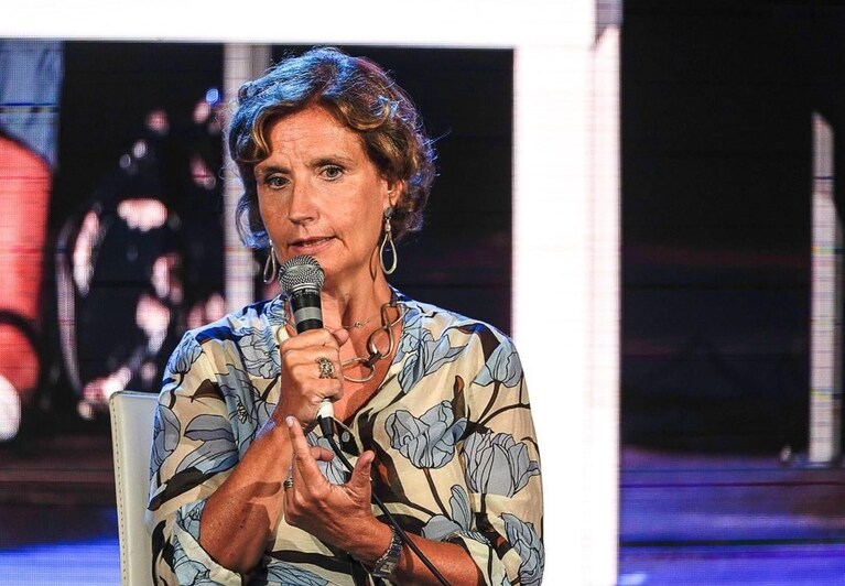 Stefania Garassini (professoressa di content management e digital journalism direttrice di Orientaserie.it e scrittrice di "Lo schermo dei desideri: come le serie tv cambiano la vita"