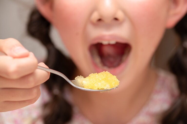 bimba mangia la granita