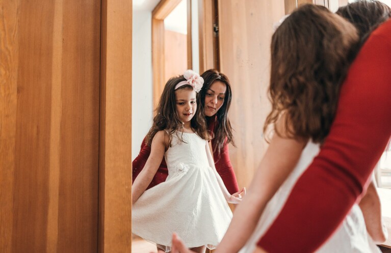 bimba e mamma allo specchio