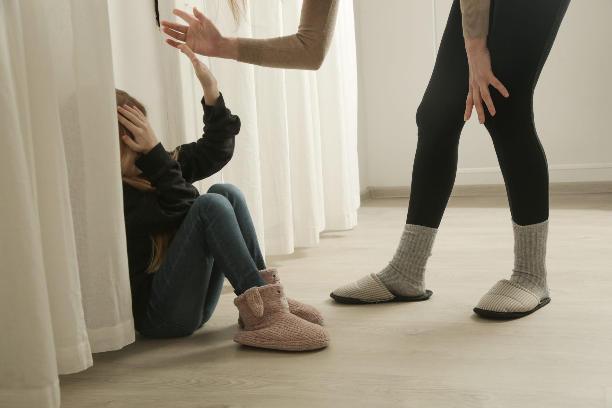 Secondo l’OMS la violenza fisica subita da piccoli non comporta solo un impatto per la psicologia dei futuri adulti, ma comporta anche un elevato in termini economici e sociali