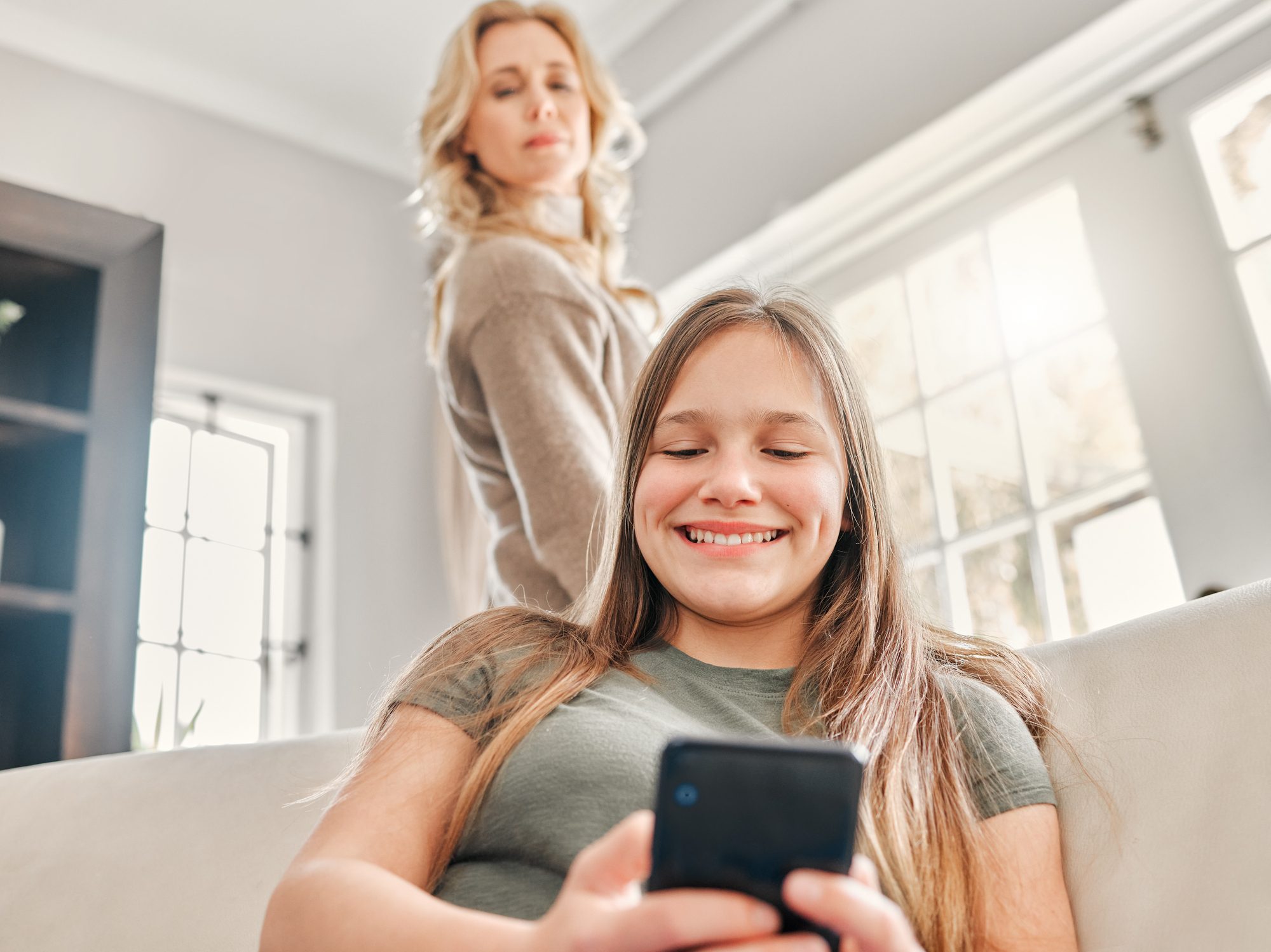 É giusto controllare il telefono dei figli se si sospetta che qualcosa