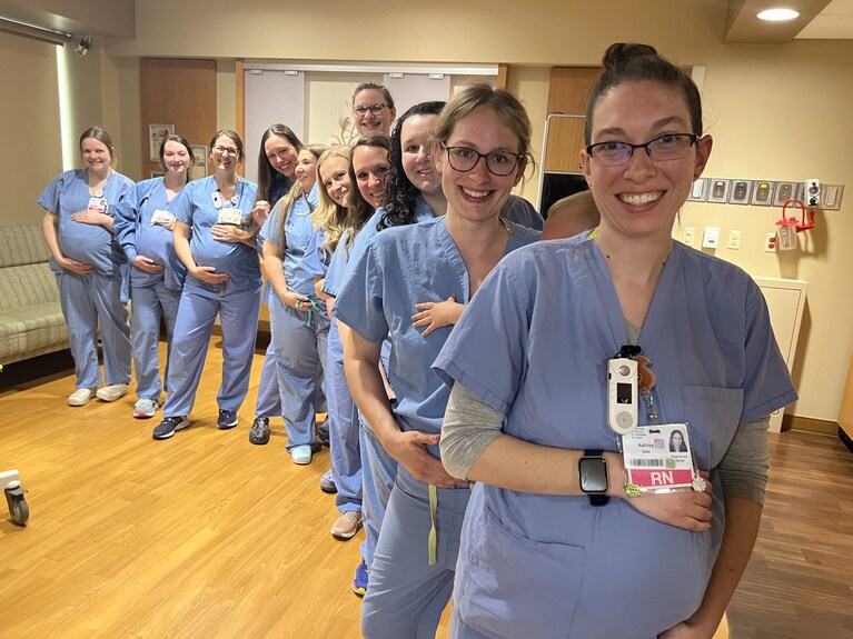 Le 14 infermiere incinte_Credits: HSHS St. Vincent Hospital