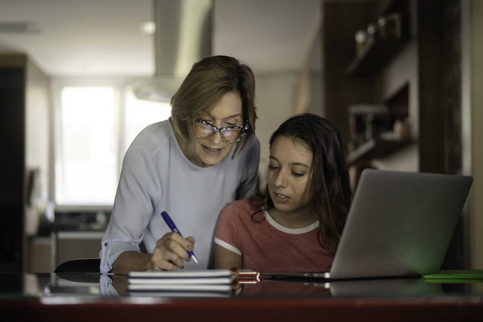 Nei concitati giorni degli esami, i genitori devono essere il porto sicuro al quale i figli possono approdare per ottenere un po’ di tranquillità e conforto