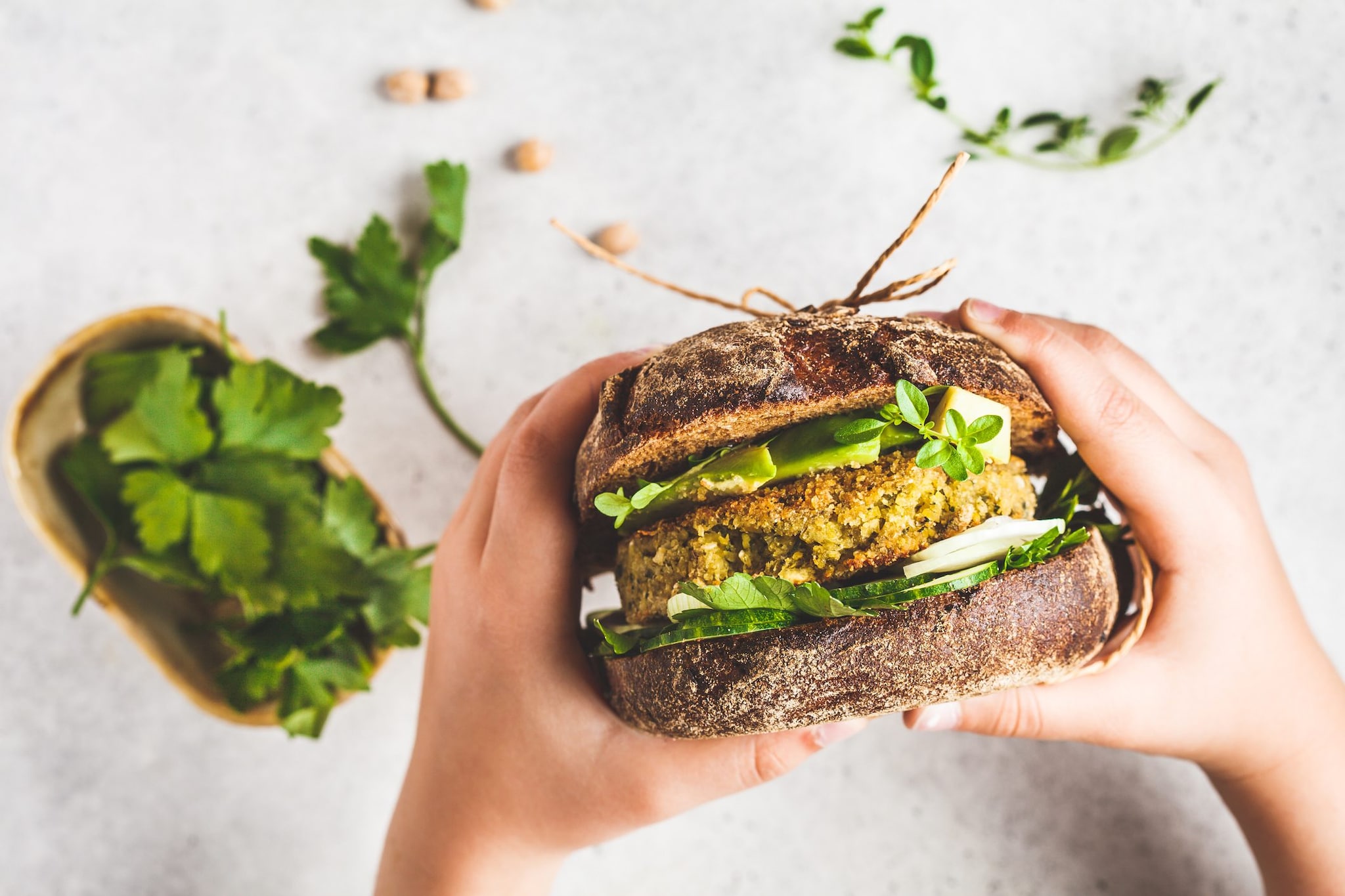 Non tutti gli alimenti a base vegetali sono automaticamente sani e leggeri