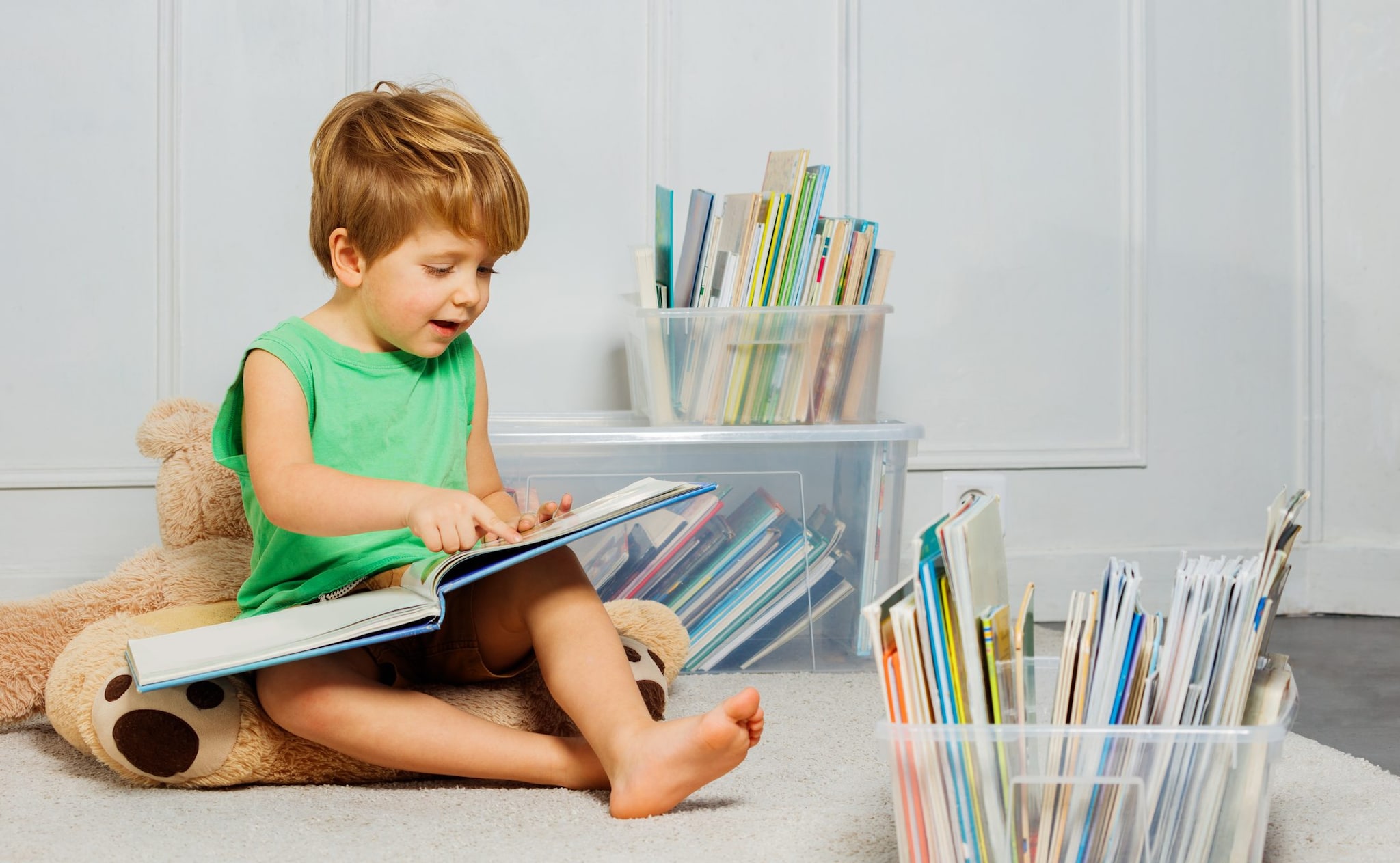 Per quanto è bene stimolare fin dai primi anni la curiosità dei piccoli nei confronti dei testi scritti, è bene ricordare che ogni bambino segue tempi diversi per sviluppare le proprie abilità di lettura