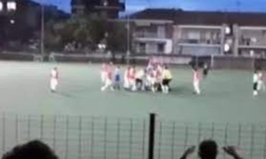 Scatto tratto dal video della rissa avvenuta a Collegno