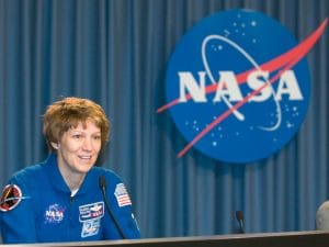 Eileen-Collins-astronauta-2005-300x225.jpg