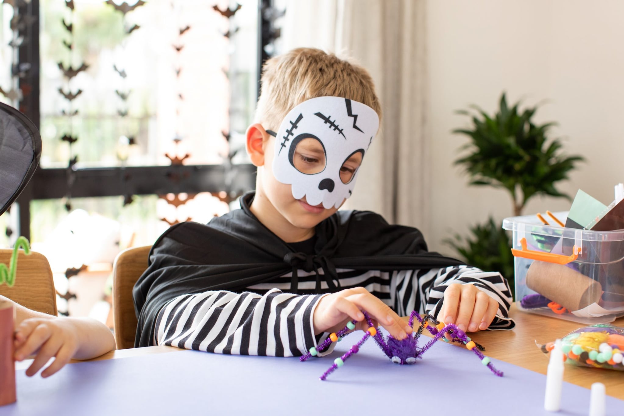 Lo scheletro è la maschera più semplice da realizzare, ma ci si può cimentare con sfide più impegnative come Dracula o il mostro di Frankenstein