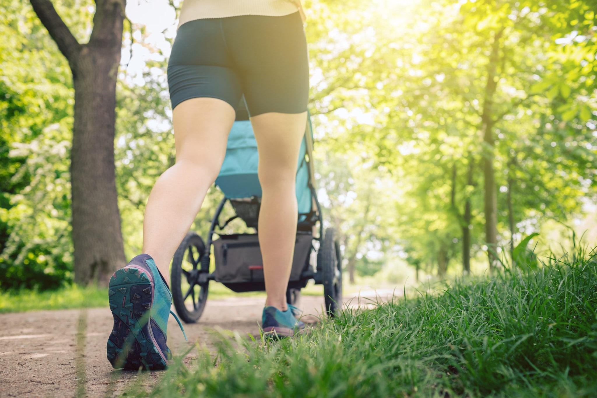 Correre con il passeggino può rivelarsi un’attività motoria utile per combinare salute e tempo di qualità speso con il proprio piccolo, tuttavia è bene adottare alcuni accorgimenti