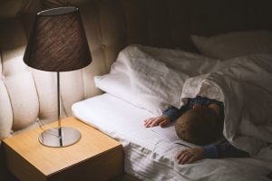 Studio svela il potere protettivo del sonno nei bambini: "Dormire bene migliora la salute mentale"