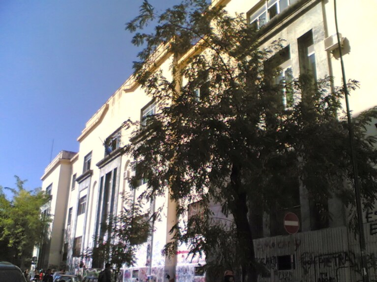 Il liceo classico Jacopo Sannazaro.