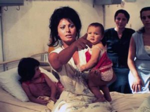 Festa della mamma: Sofia Loren nel film "Ieri, oggi e domani"