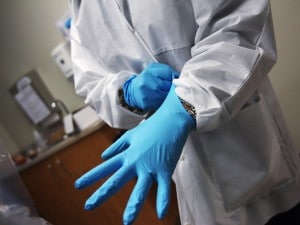 La Procura indaga su Sanident, la clinica odontoiatrica di Napoli che ha chiuso lasciando i pazienti senza denti