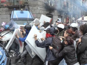 scontri_studenti_napoli_nov_2015