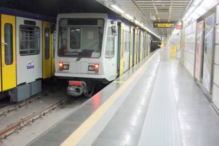 Fermata della Linea 6 della metropolitana di Napoli.